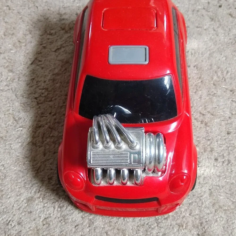 Mattel 2002 Hot wheels Miller's Muffler Red car  Sound in working condition Used